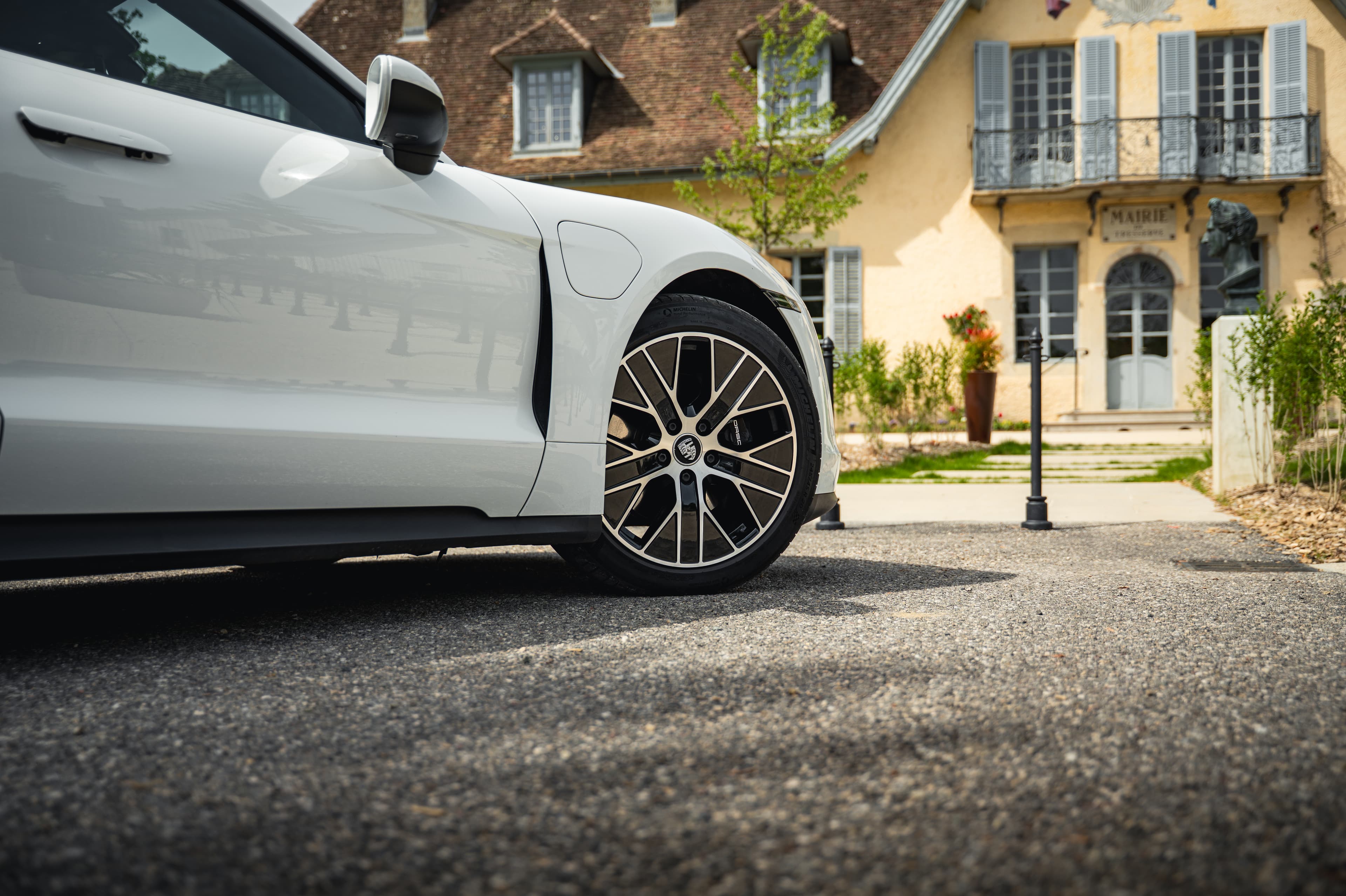 Porsche Taycan — photo 9