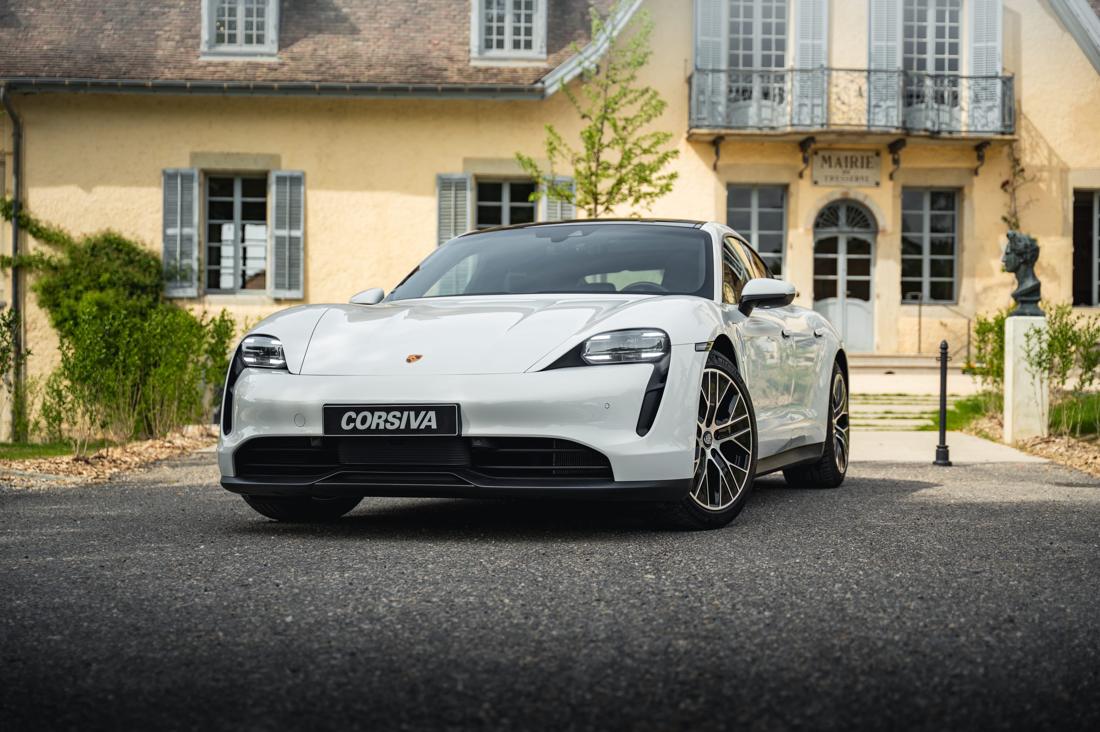 Porsche Taycan photo 6