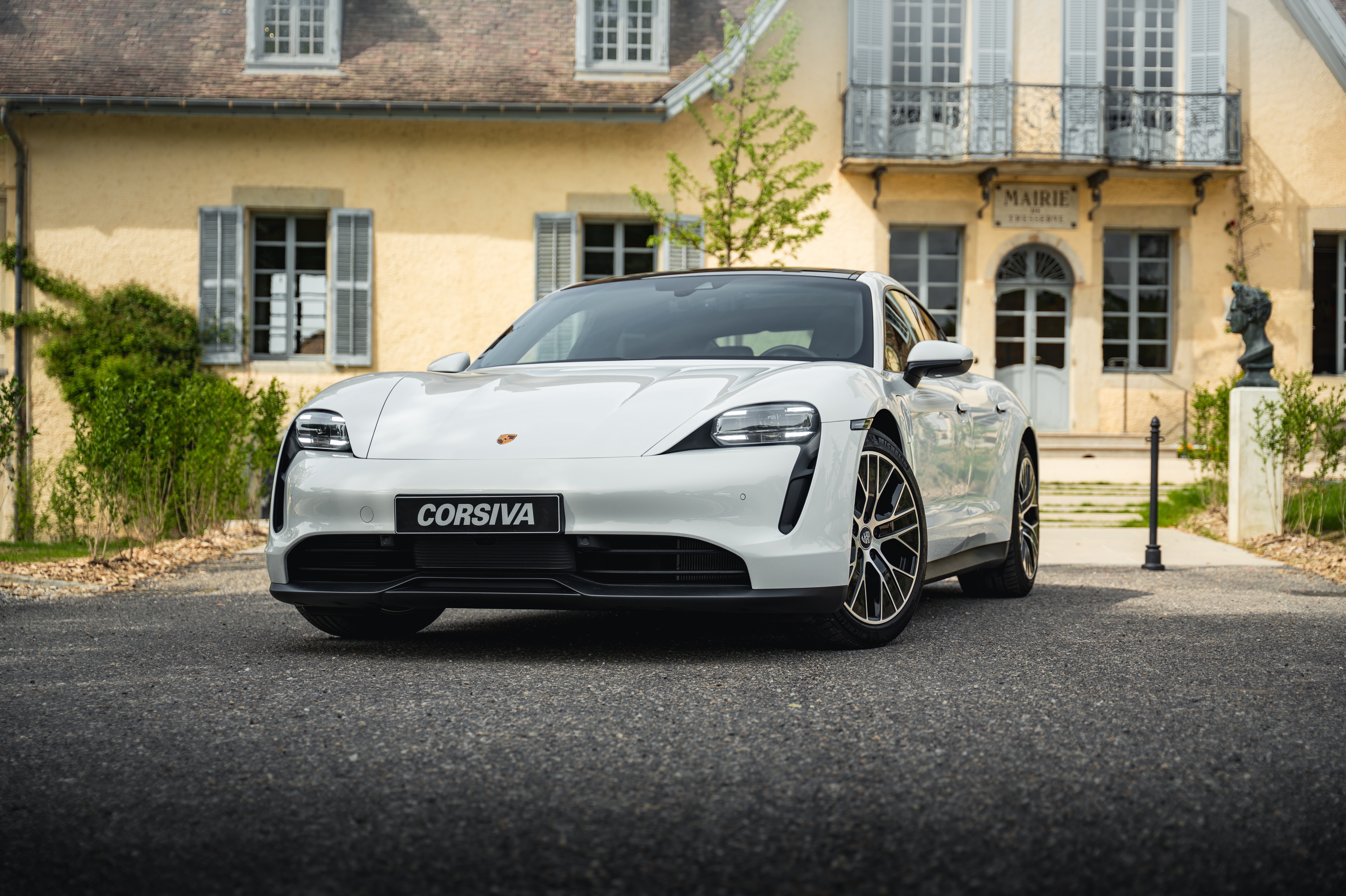 Porsche Taycan photo 6